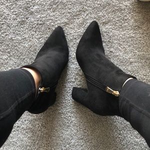 Lulu’s Ottava Black Suede Booties